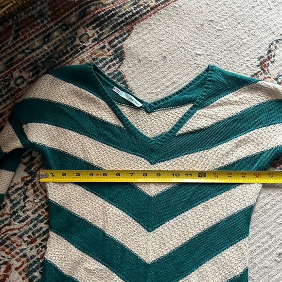 Maurice’s sweater - Picture 3 of 8